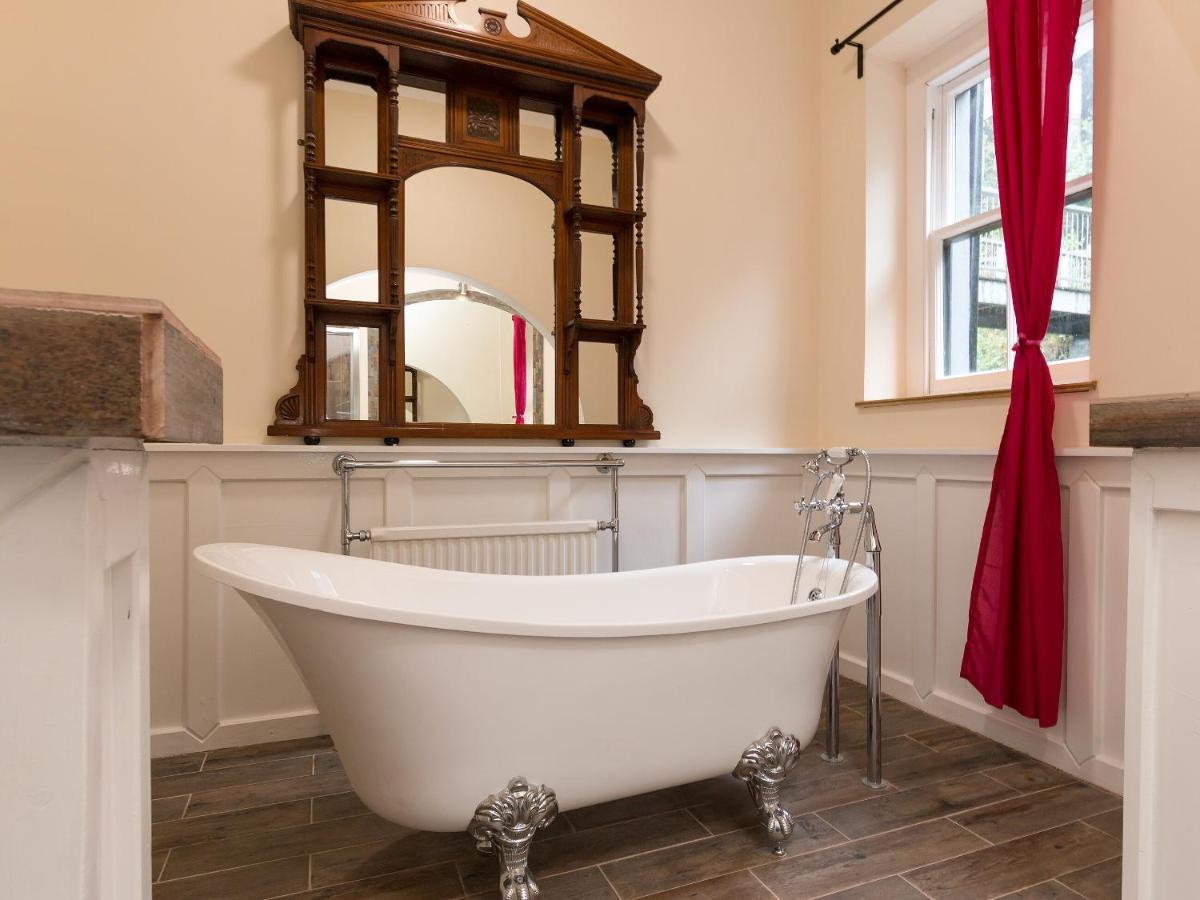 Pendine Manor Villa Exterior photo